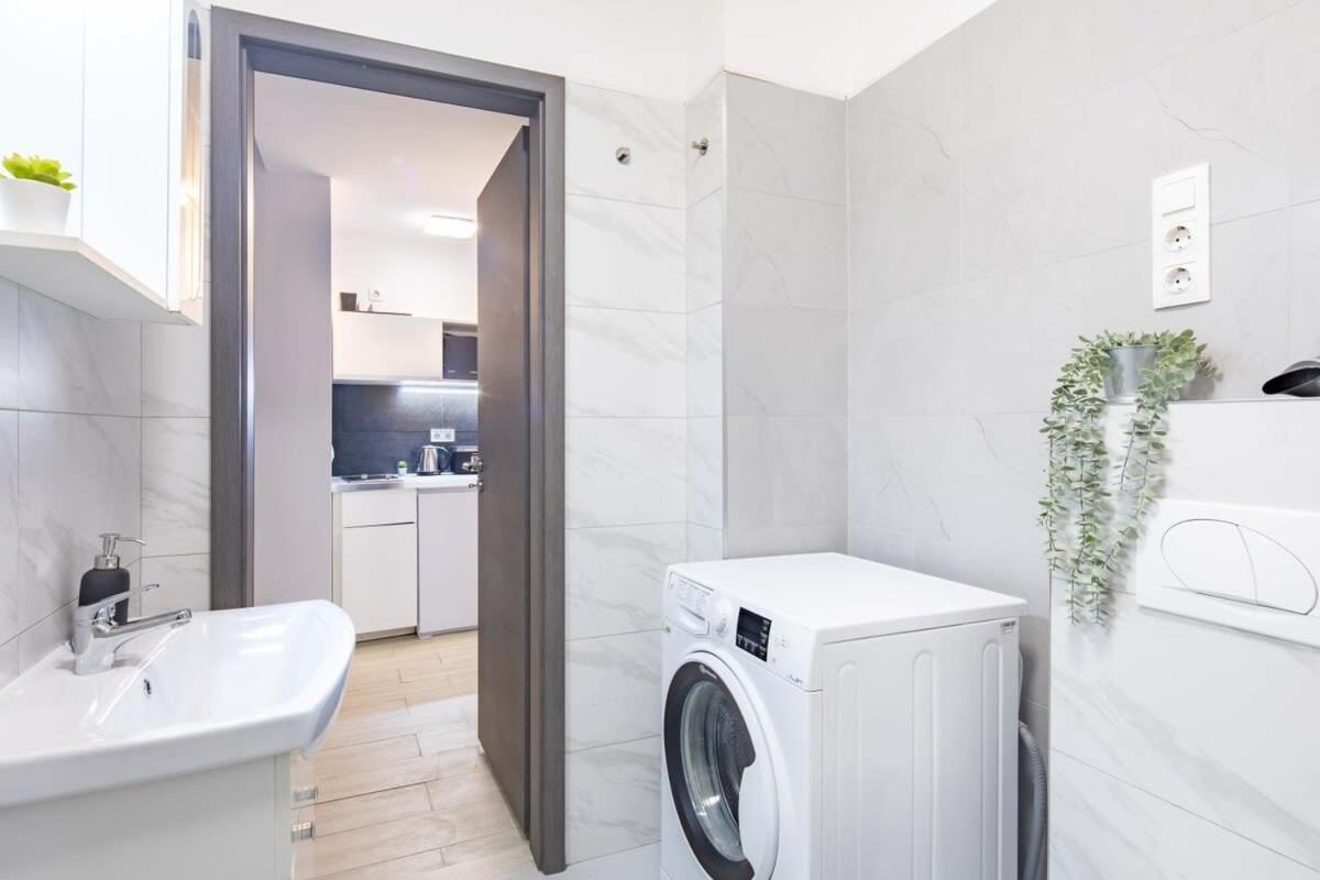 Centrally Located For Solo Traveller Budapest