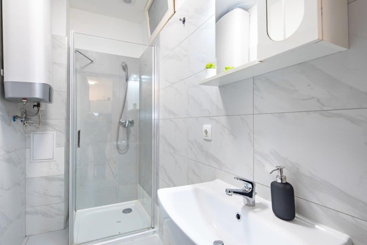 Apartamento Centrally Located For Solo Traveller *